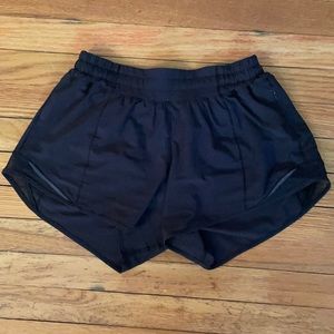 lululemon black hottie hot shorts size 6